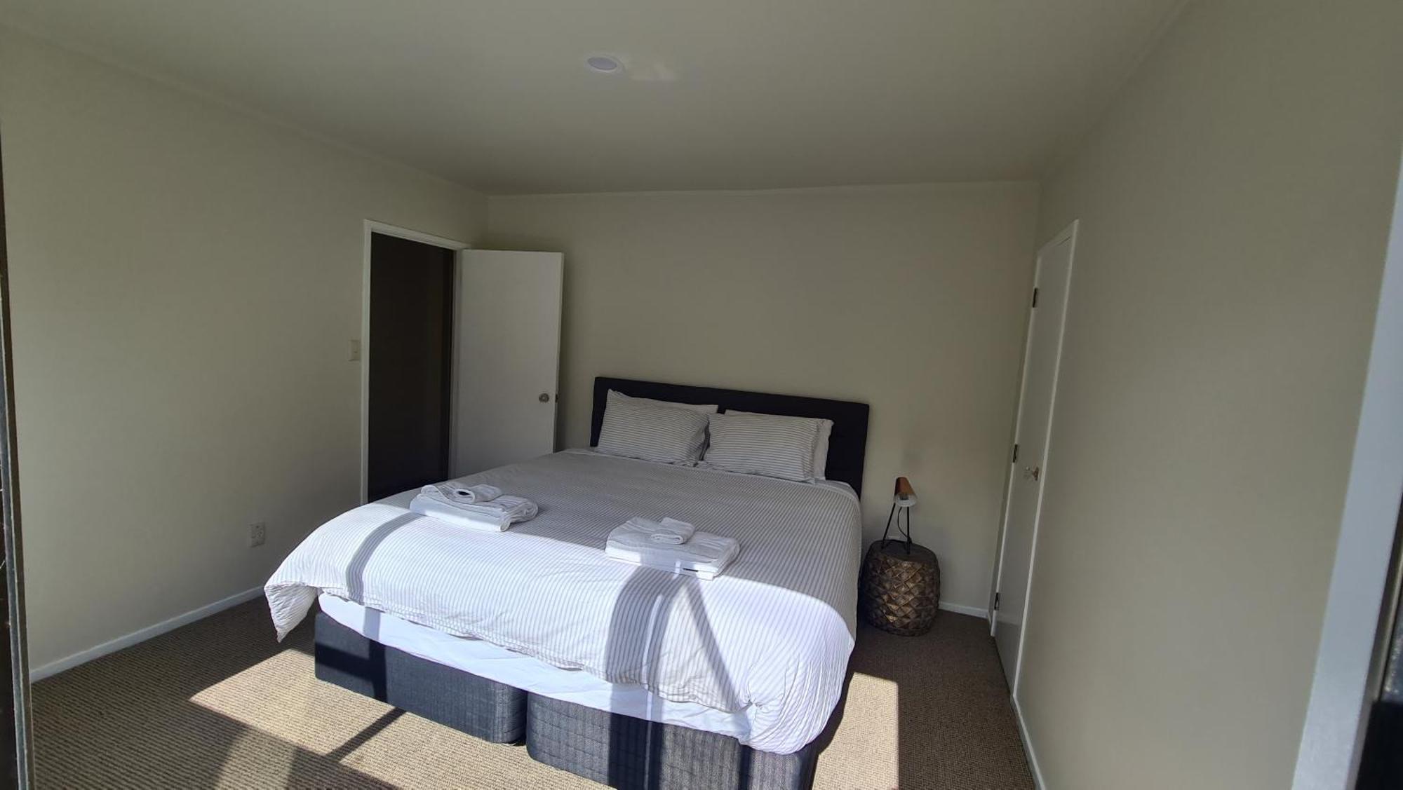 2 Bedroom Home, City And Sea Views Auckland Esterno foto